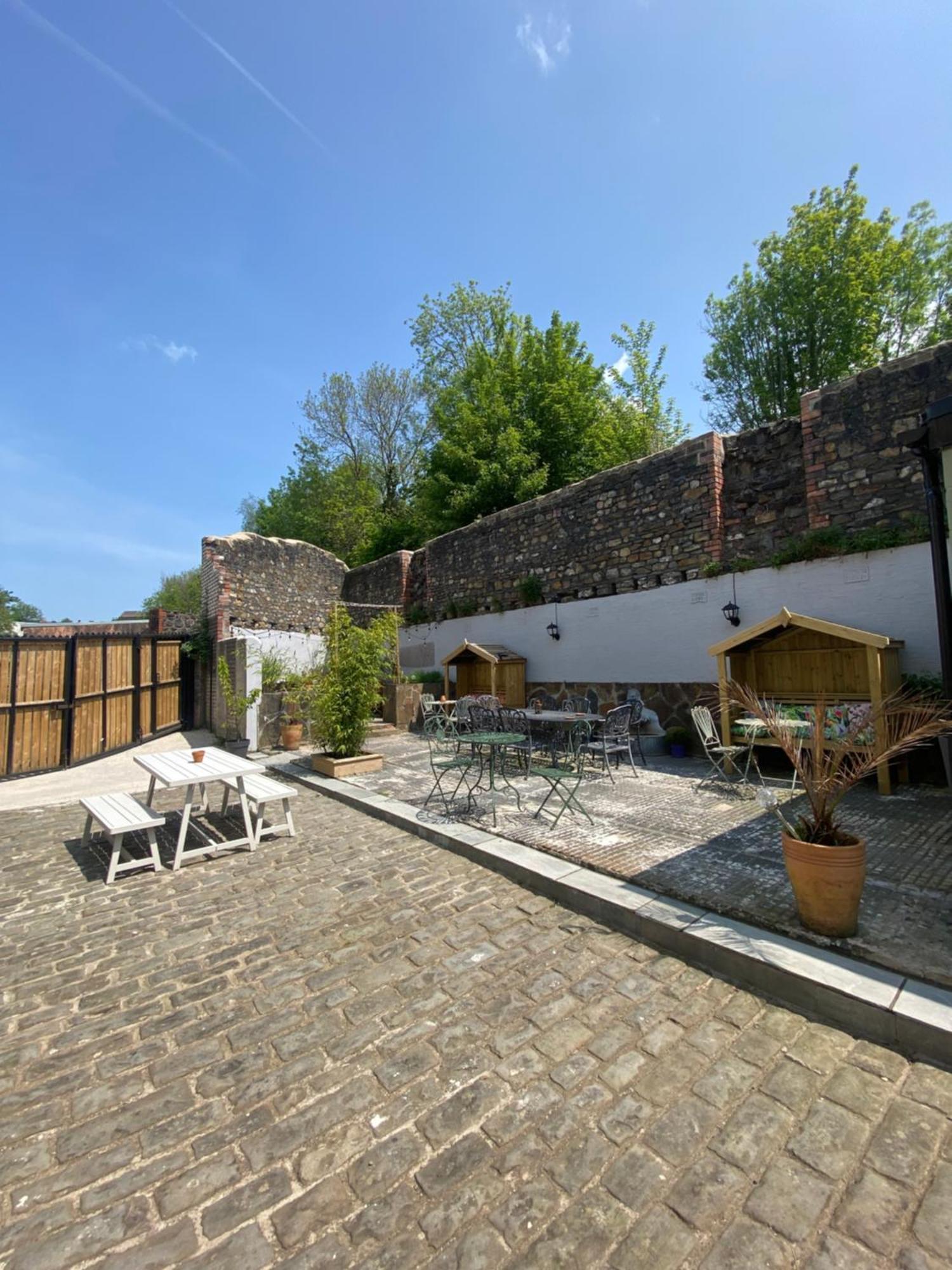 The Tiger Inn Merthyr Tydfil Esterno foto